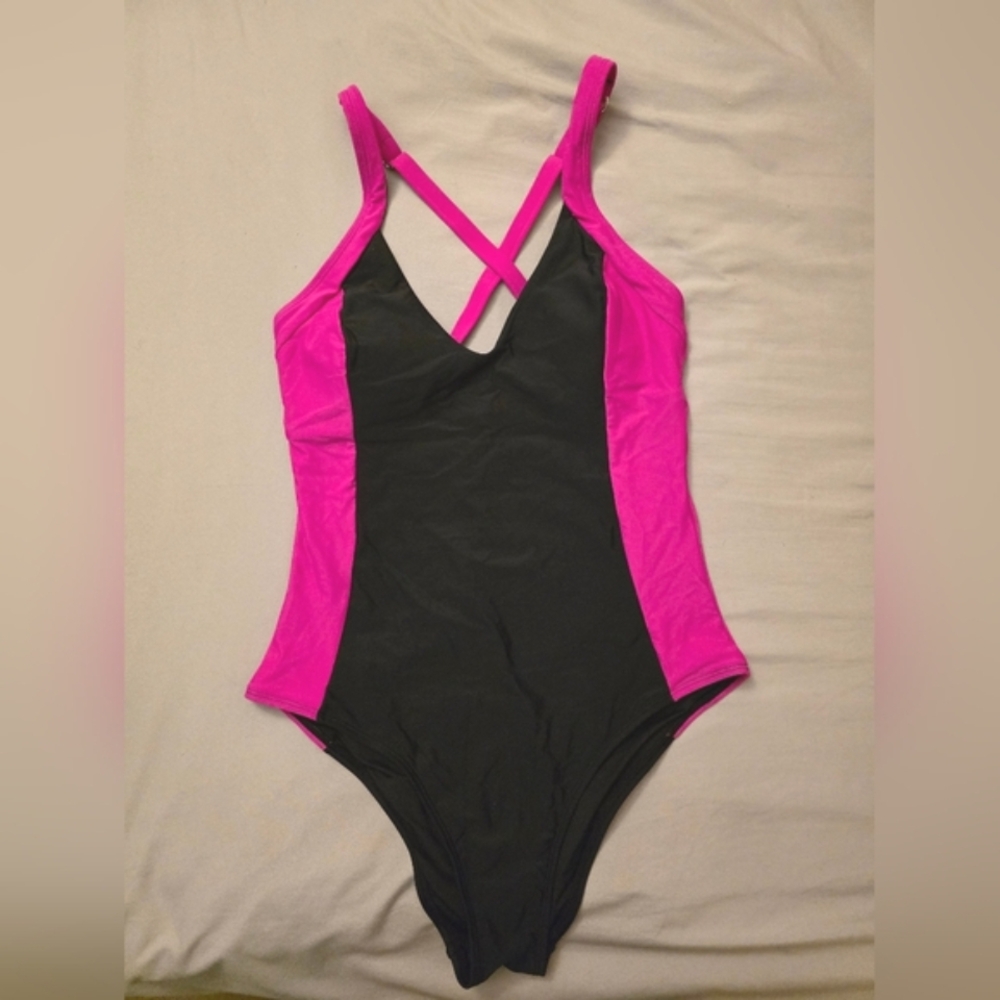 NWT CUPSHE Black and Pink Women's Swimsuit - Size Medium